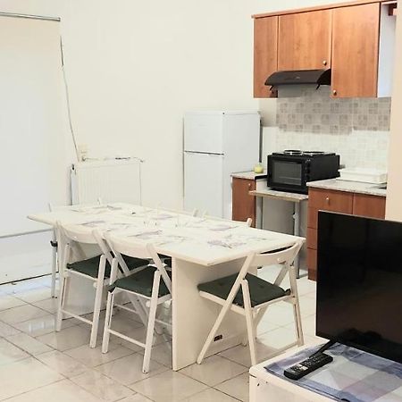 The Athenian Riviera Summer Nest Apartment อานาวีซอส ภายนอก รูปภาพ