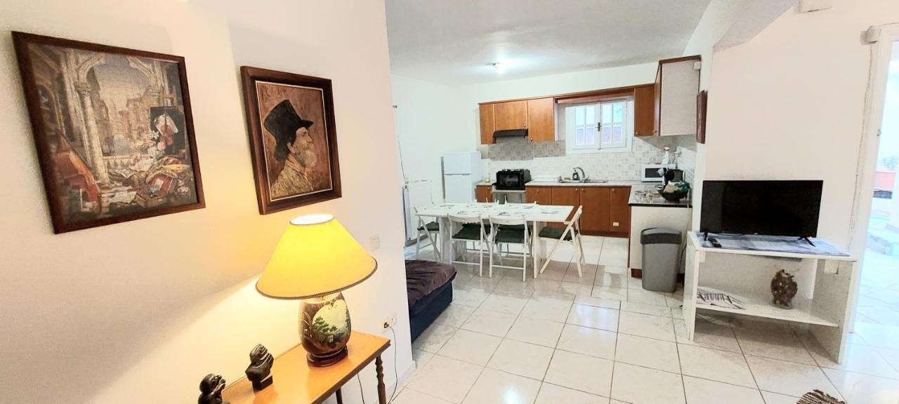 The Athenian Riviera Summer Nest Apartment อานาวีซอส ภายนอก รูปภาพ