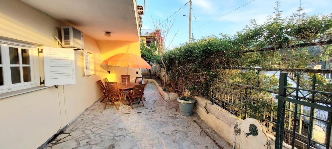 The Athenian Riviera Summer Nest Apartment อานาวีซอส ภายนอก รูปภาพ